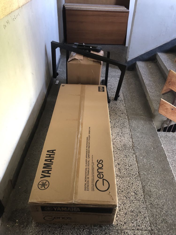 Yamaha Genos ( korg ketron roland)