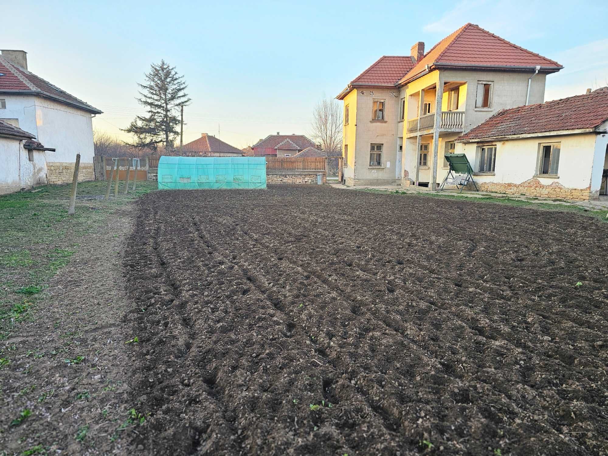 Продавам каща в село Лехчево област Монтана