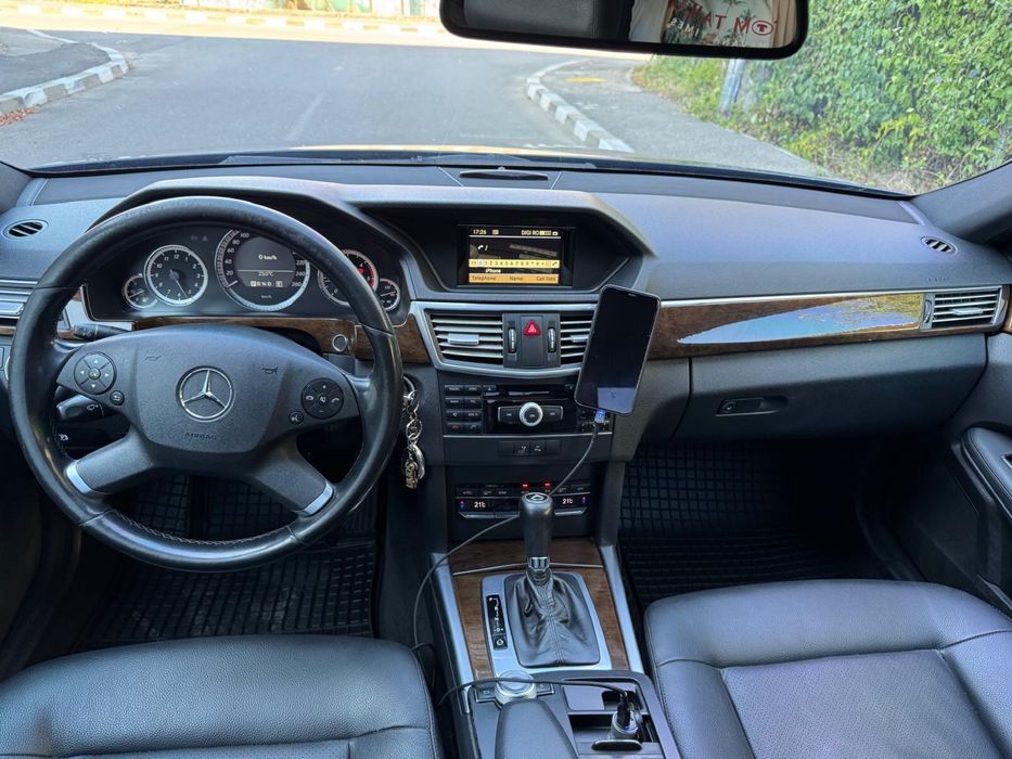Mercedes-Benz E220 170cp