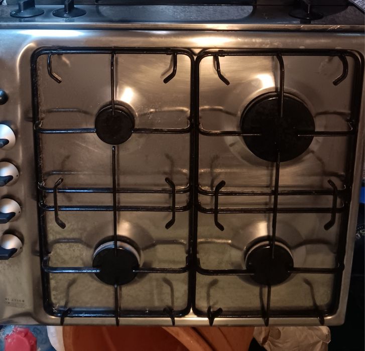 Plita pe gaz și cuptor electri