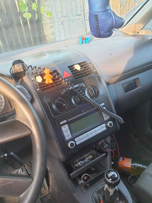 Vand  Touran 1.9 6 trepte  ofer fiscal pret 2200 euro negociabil