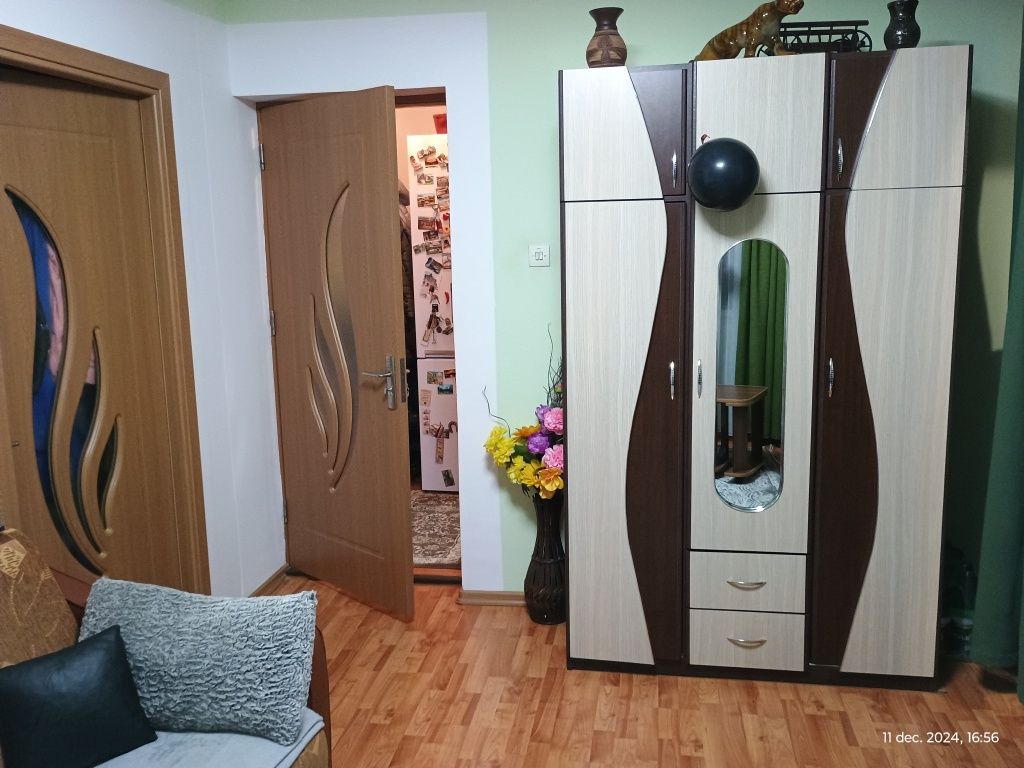 Vând apartament.