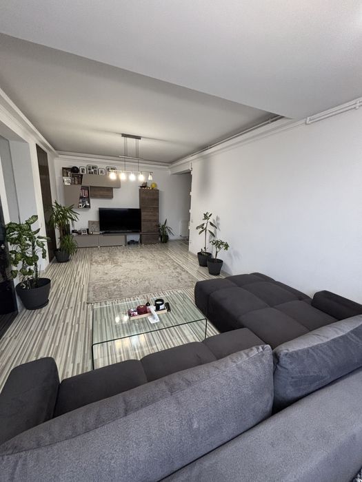 Apartament de vanzare Crangasi / Regie