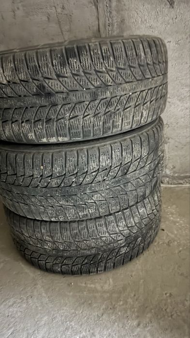Шина зимный 235/45/18