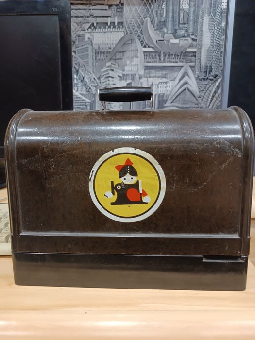 Продам детскую швейную машинку