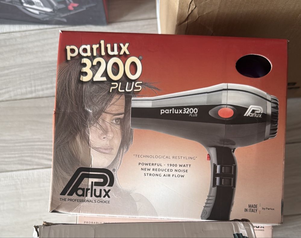 Uscator de Par profesional sigilat 3200 Plus Parlux 1900W
