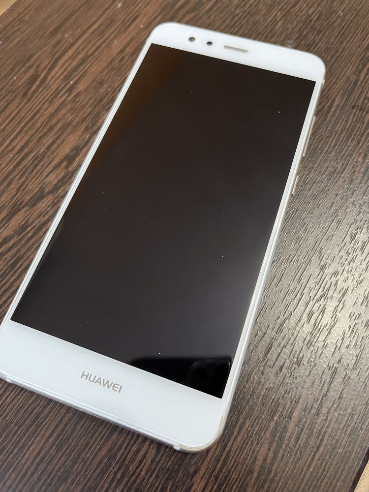 Продавам Huawei P10 lite