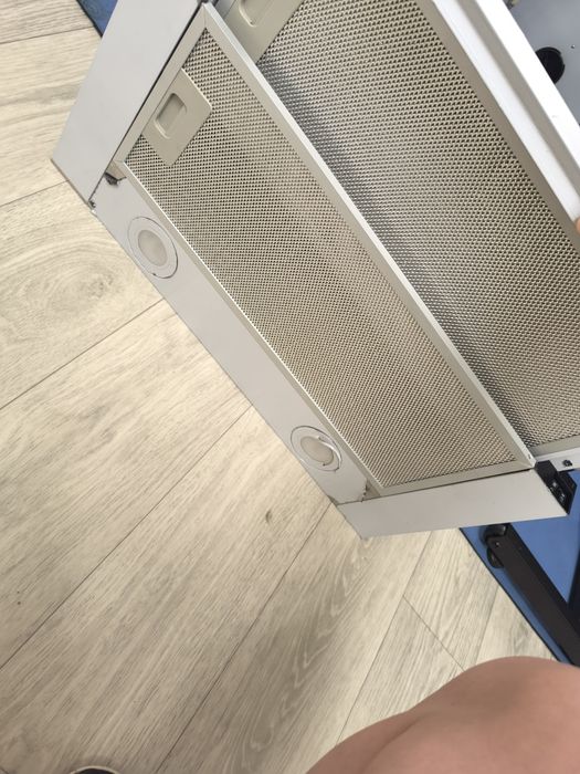 Продам вытяжку новая 60х30