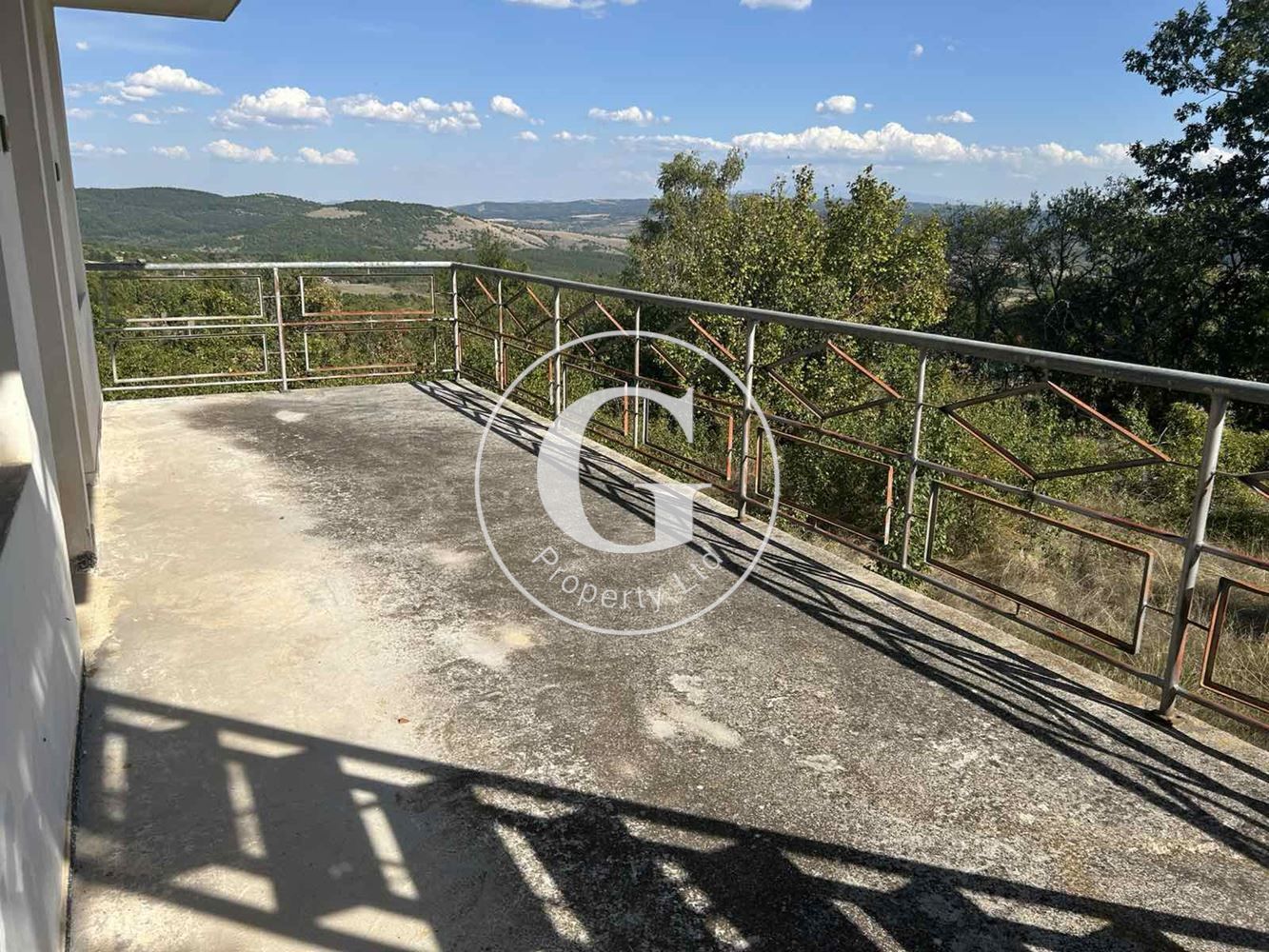 Къща в Перник, област-с.Мурено площ 50 цена 44900 Евро