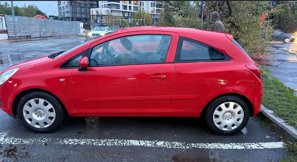 Masina automata de inchiriat pentru delivery, naveta sau uz personal