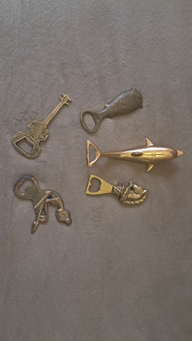 5 desfacatoare  de bere din bronz