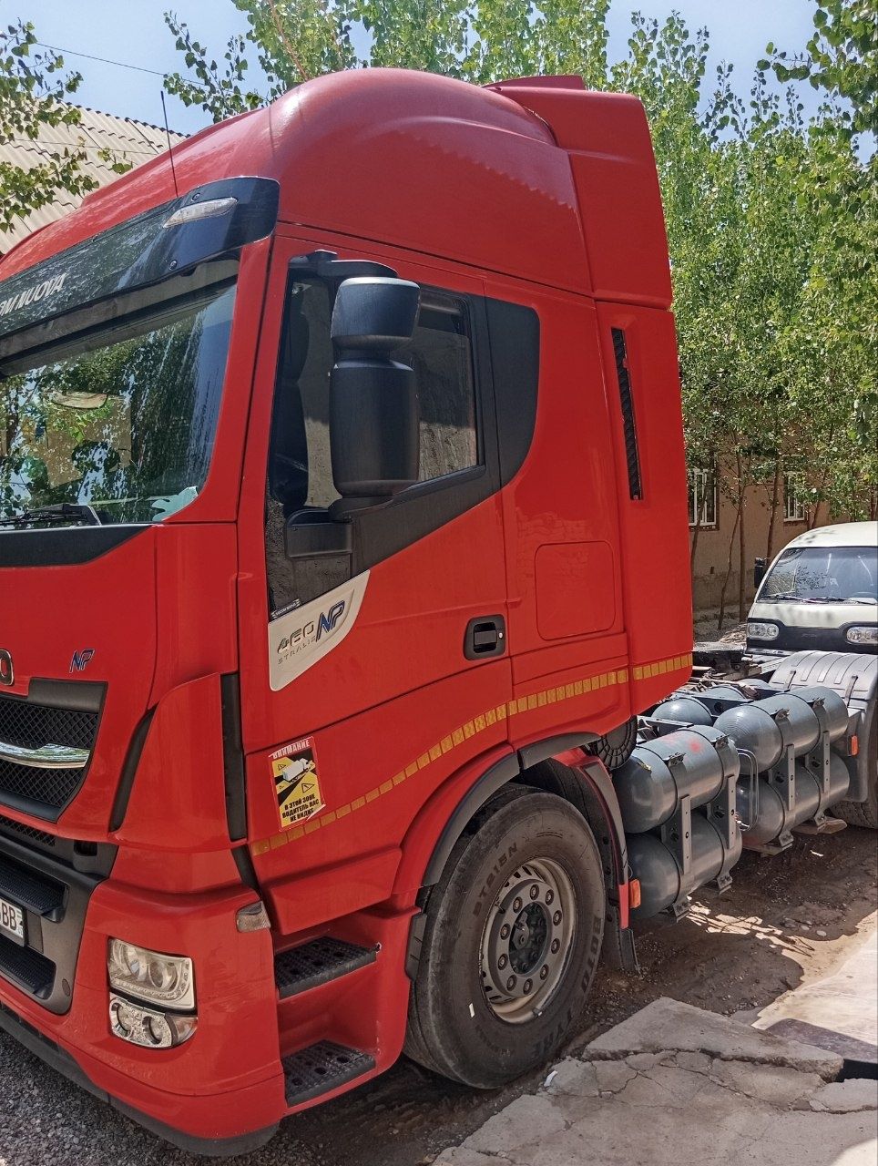 IVECO 460 + FLIEGL прицеп cотилади
 Йили: 2018 прицеп 2018