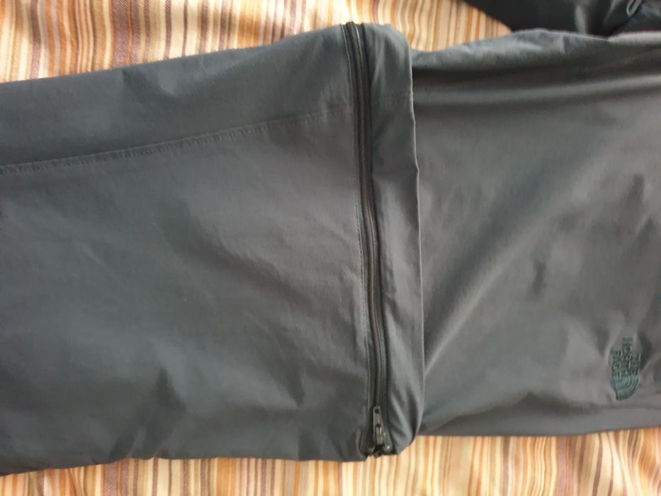 Vand pantaloni THE NORTH FACE marimea M
