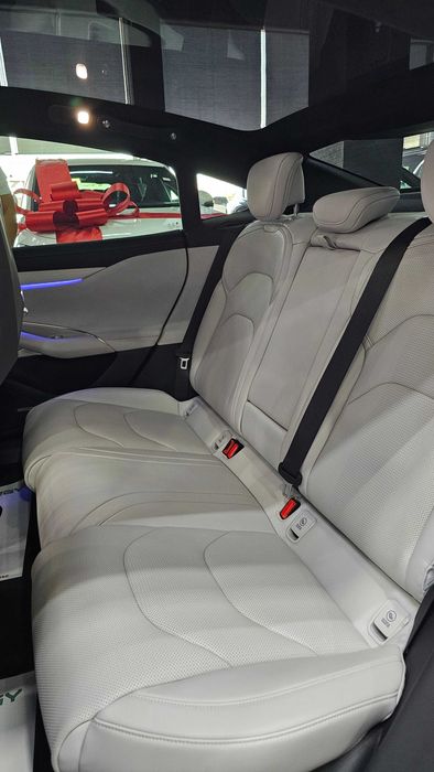 Xiaomi SU7 Max 2024 — 673 л.с., 800 км запас хода!