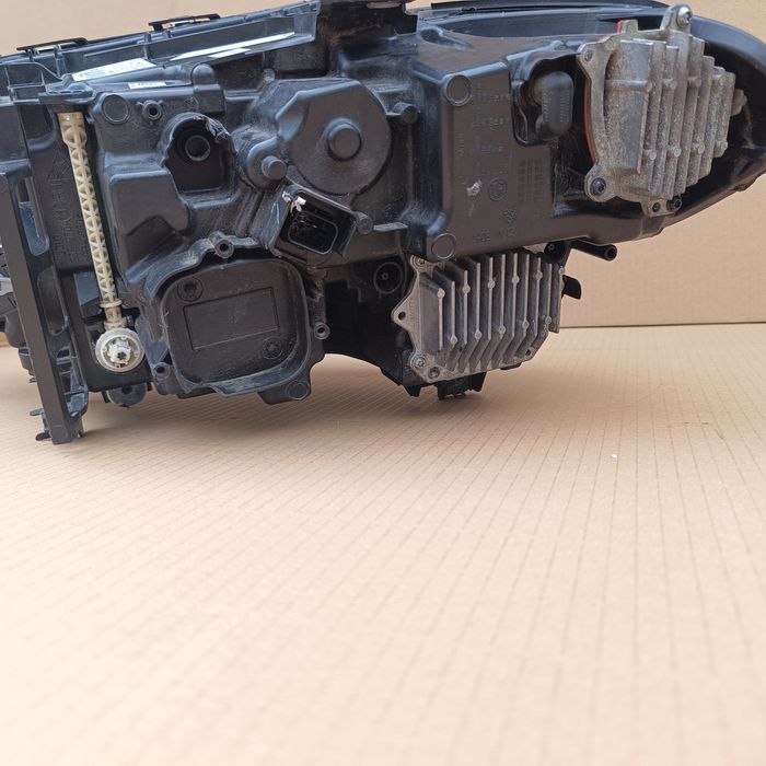 Десен фар BMW G30 Laser LCI ФАР G30 LASER 5A338F2-04