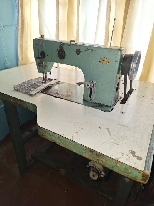 Продам швейную машинку 1022кл