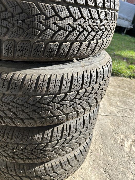 Jenti tabla cu 4 anvelope de iarna 195/65/15 Dunlop Winter Response2