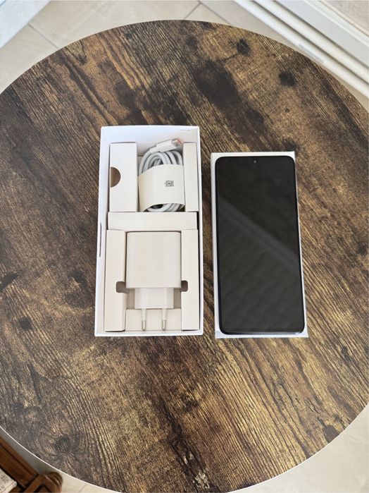 OFERTA Honor Magic4Lite ca NOU