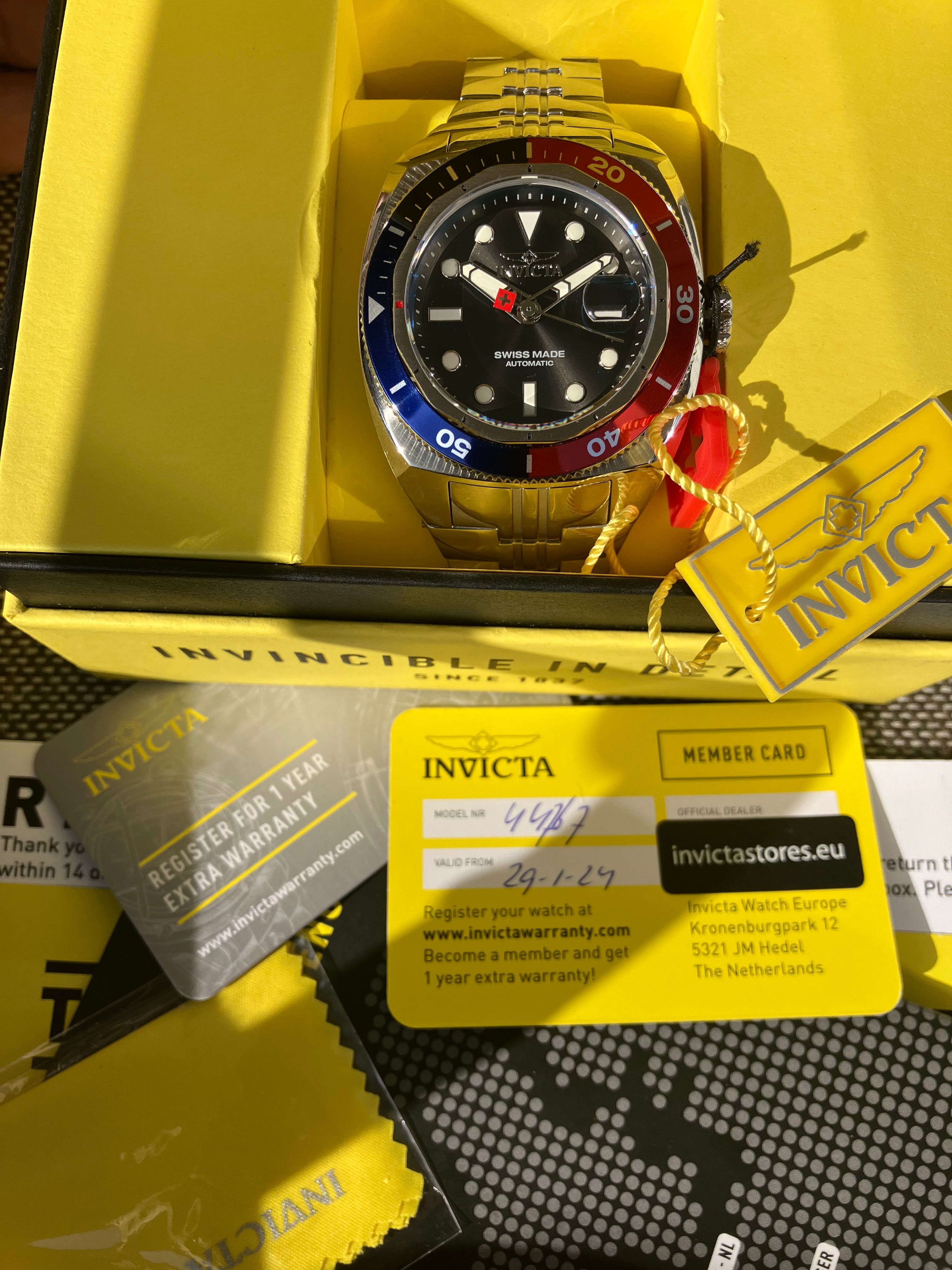 НОВ Invicta Swiss Made Automatic