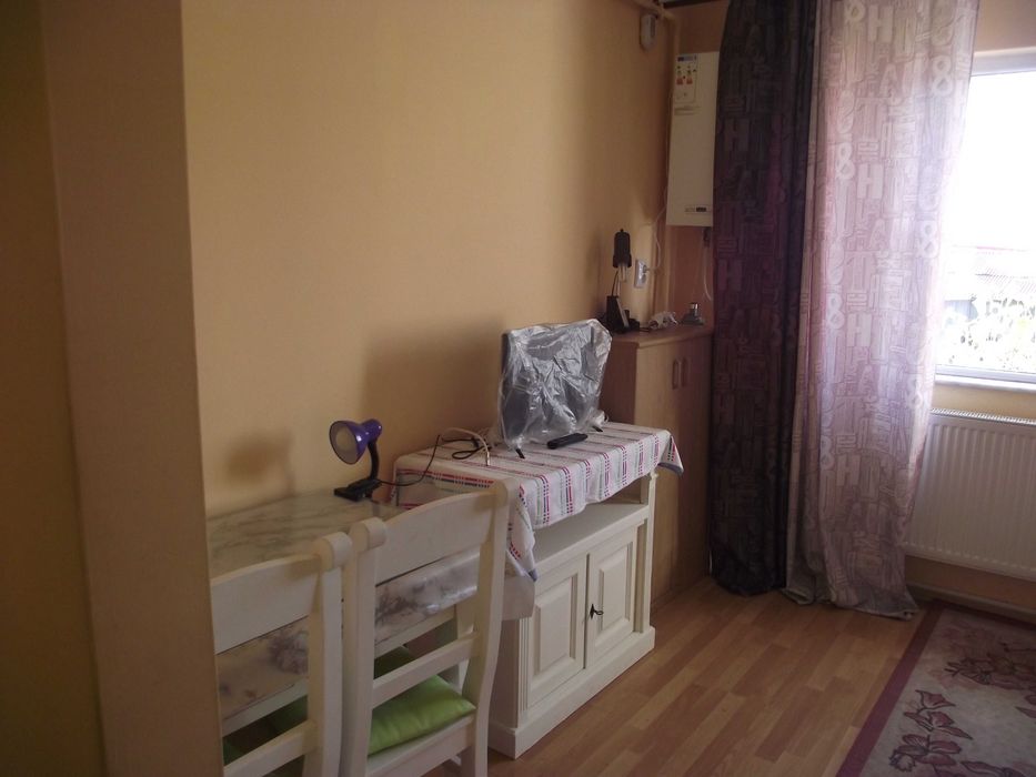 dau in chirie garsoniera