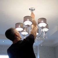 Установка люстр бра карнизов