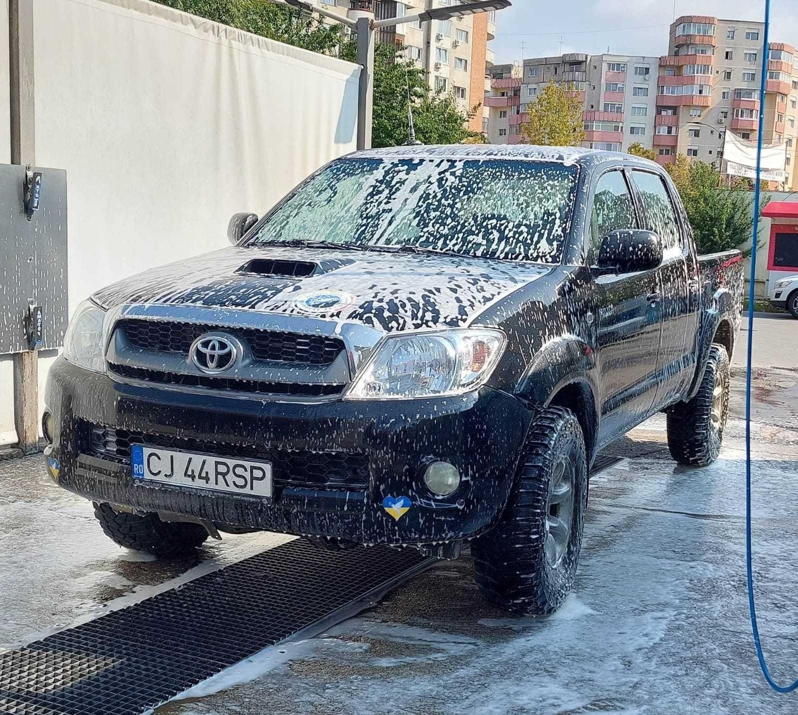 vand Toyota Hilux 2010