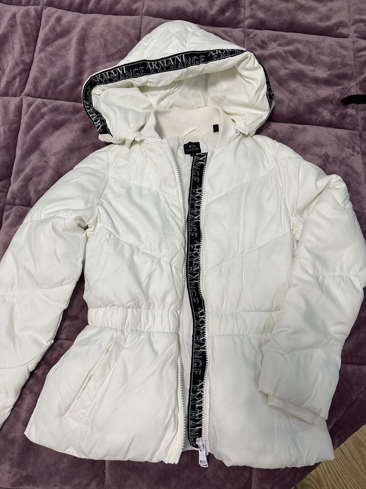 Грейка на марката Armani Exchange