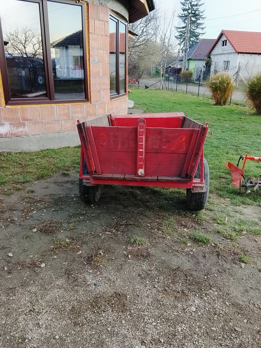Vând remorca agricola