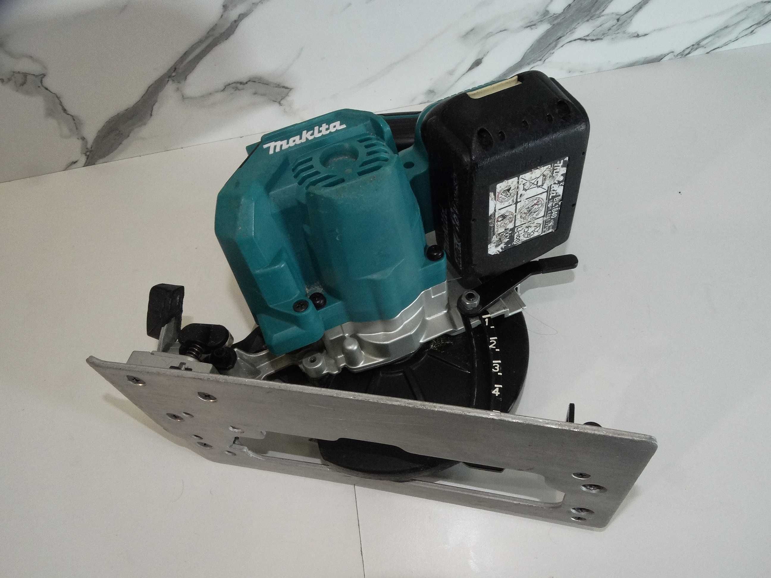 Разпродажба Makita DHS 660 / 4.0 Ah - Акумулаторен циркуляр