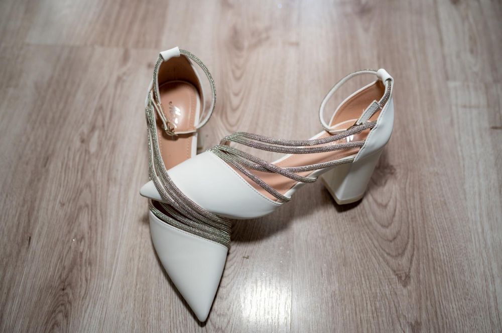 Pantofi albi mireasa nr 38