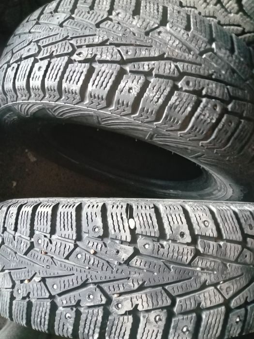 Пара шин на 175/70/13 состояние среднее.