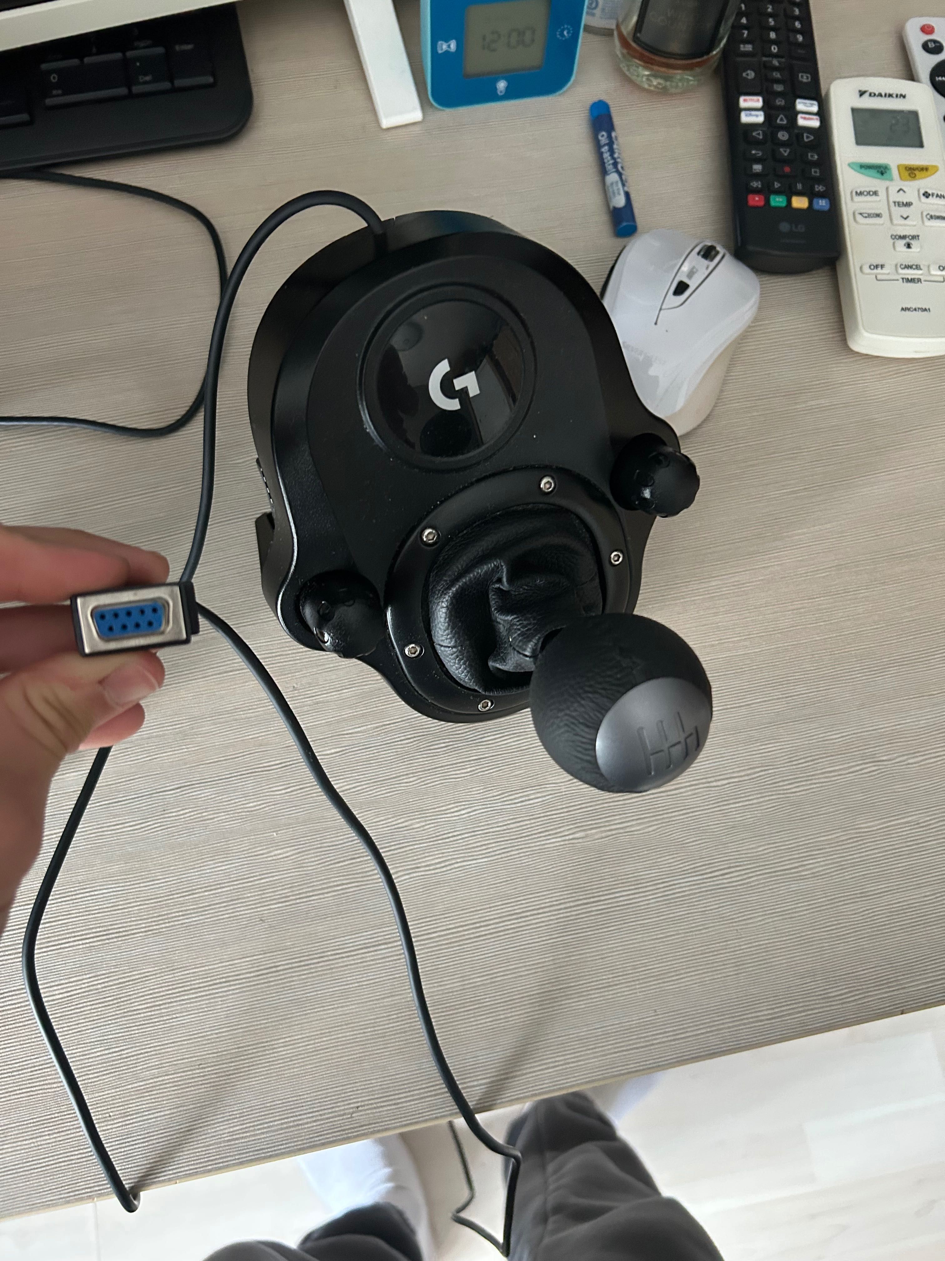Волан педали и скоростен лост Logitech g 29