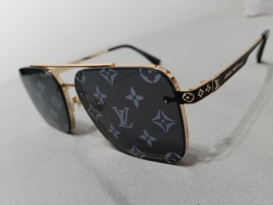 Ochelari de soare noi