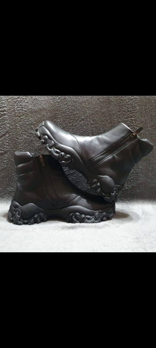 Alexander McQueen L11 Crimp Ankle Boots