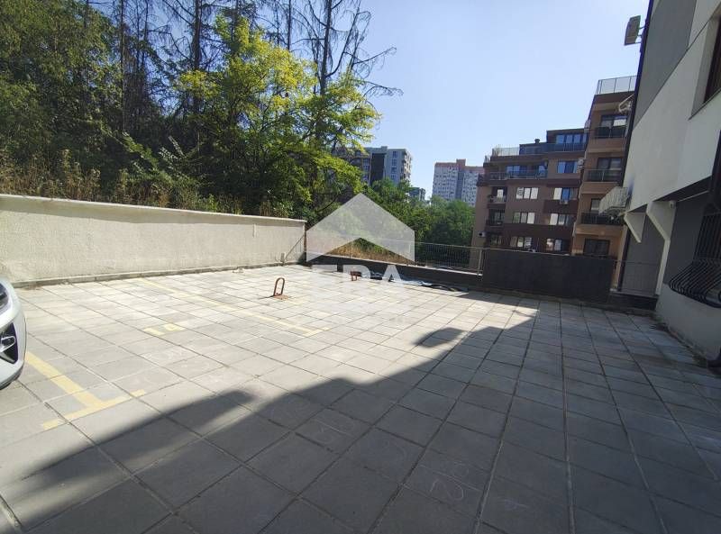 Ексклузивно открито паркомясто за продажба, към нова сграда на ул. Вас