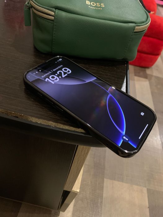 Vand iphone 16 pro in stare perfecata