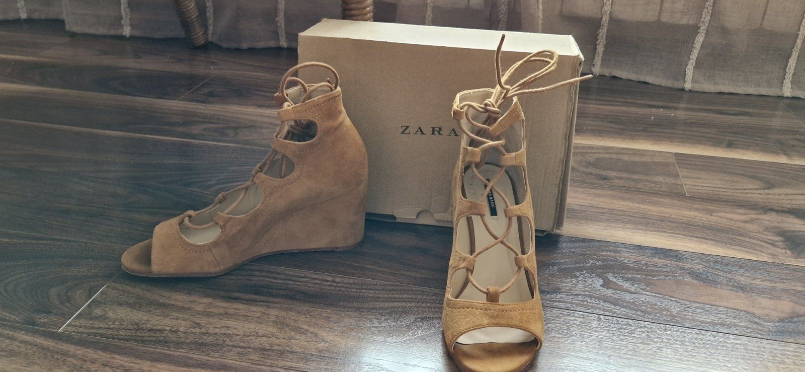 Кожени сандали Zara