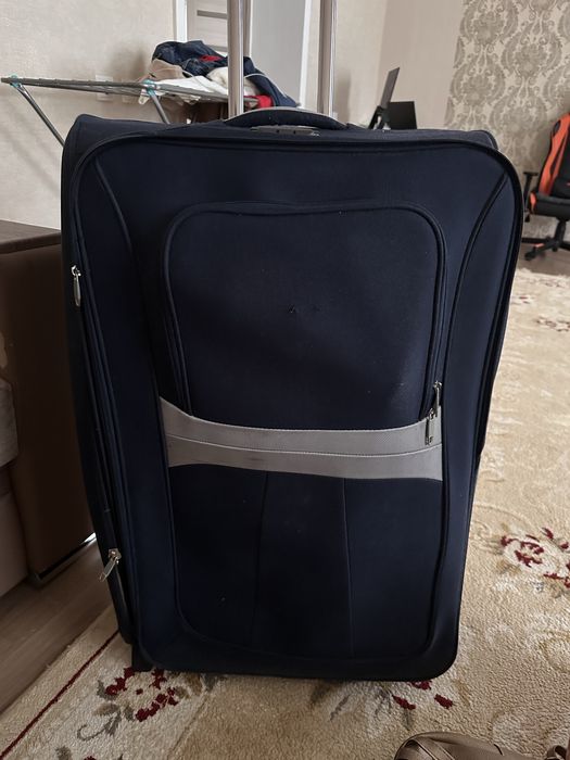 Продам большой чемодан