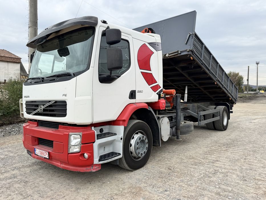 Camion cu macara basculabil volvo