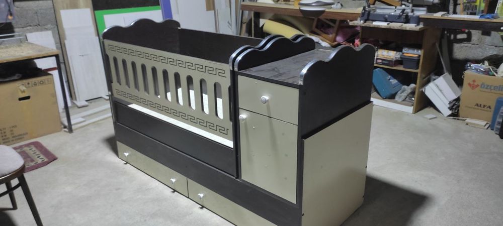 Детская кроватка