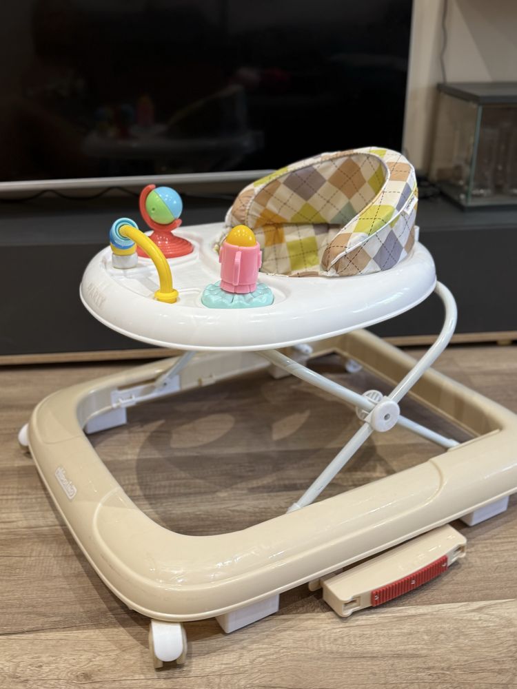 Детска проходилка Chipolino 4 в 1 "ПАРТИ" лате