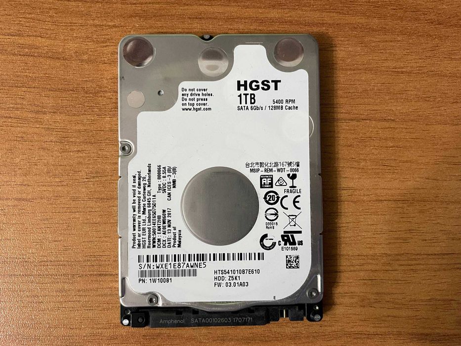 Продам жесткий диск HGST на 1Tb 2,5".