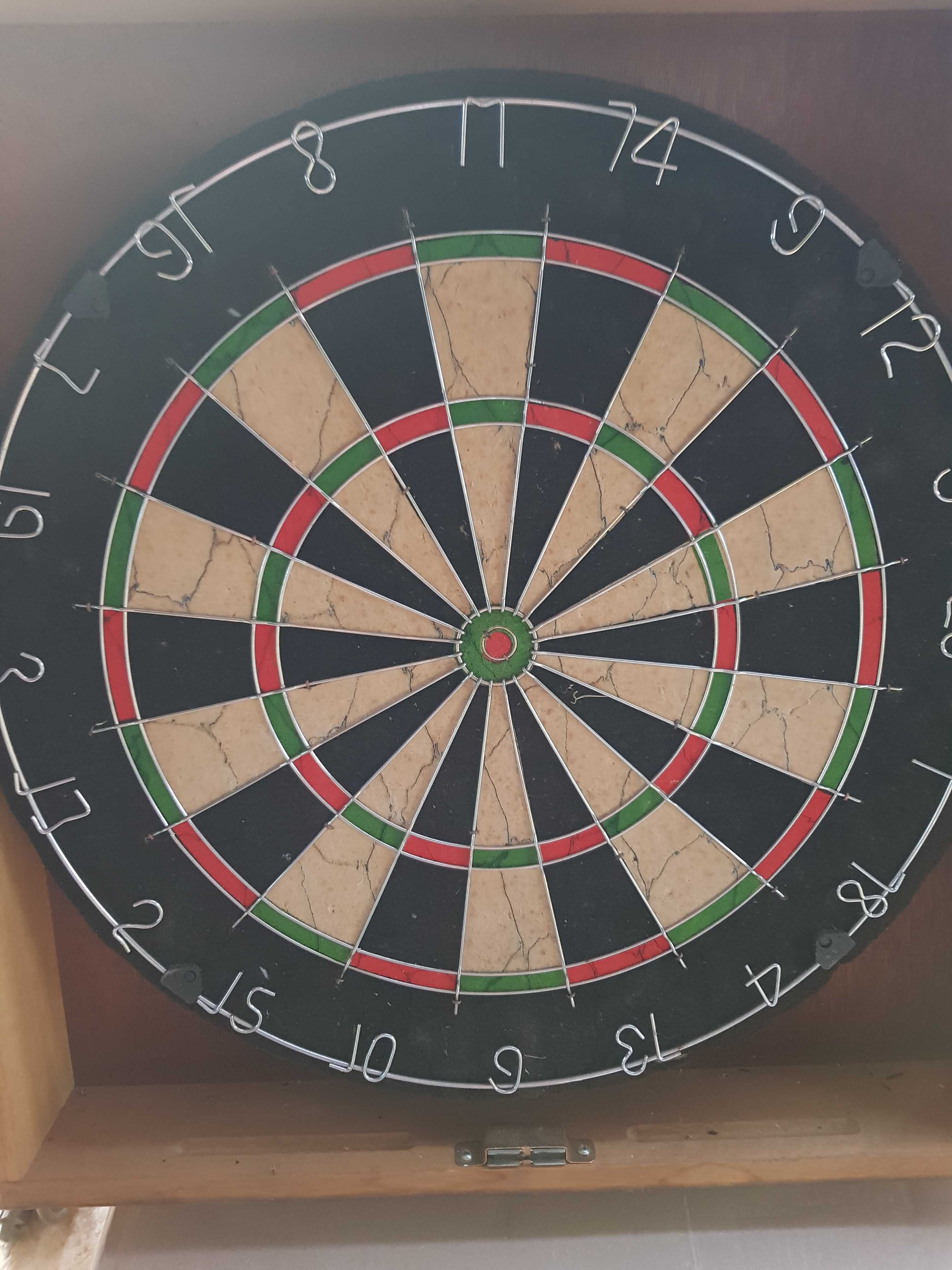 Placă de darts profesională din sisal cu dulap .