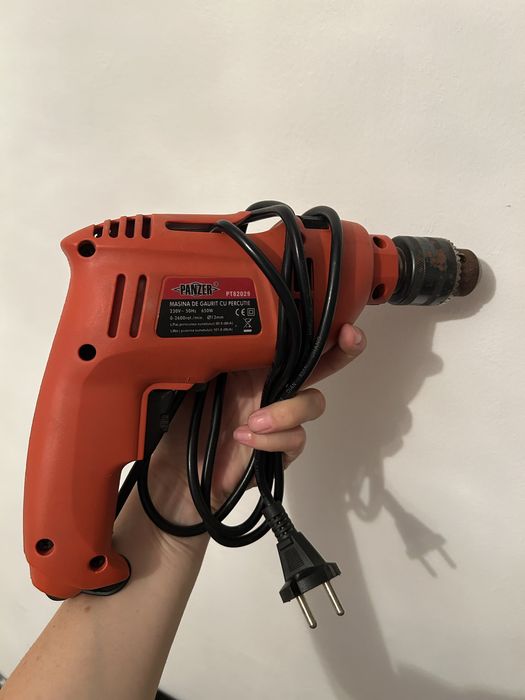 Bormașină cu percuție Panzer 650W + accesorii