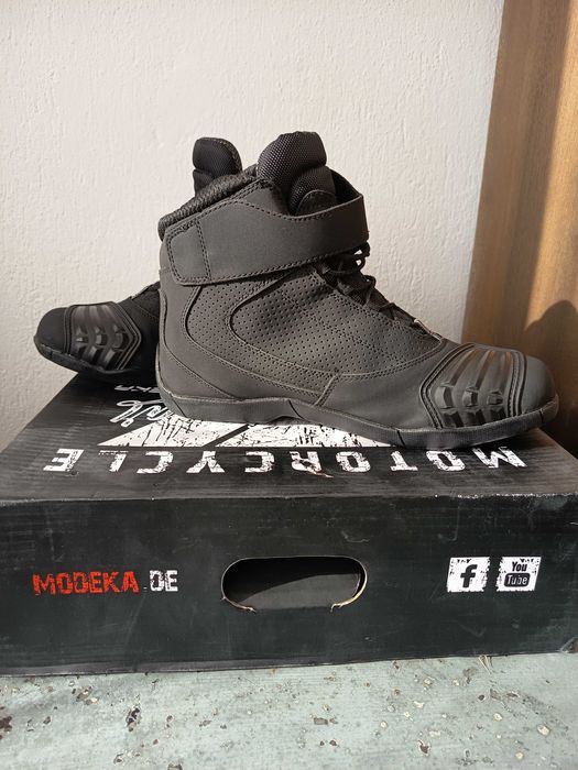 Мотоциклетни боти