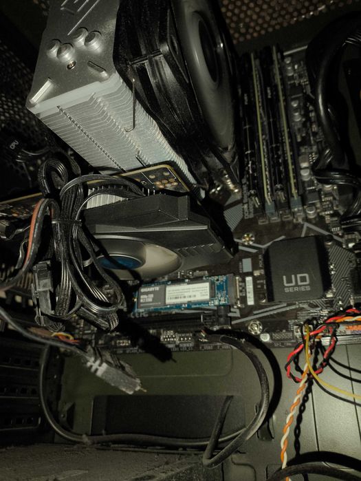 Продам видеокарту 1050 2Gb