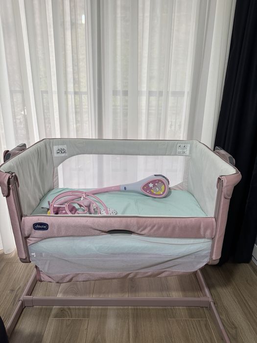 Vand patut chicco next to me