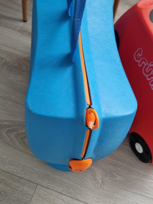 Vand 2x valize Trunky