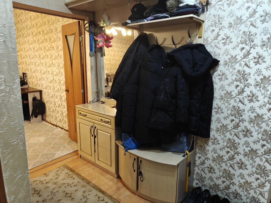 Продаем прихожку