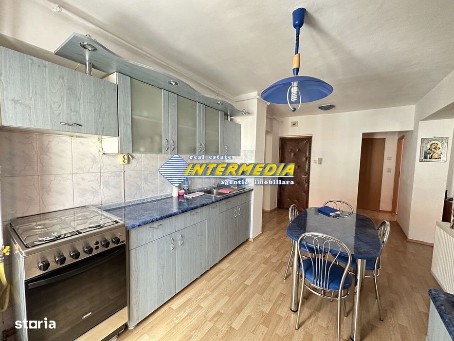 Vanzare Apartament 3 camere Decomandat 2 Bai balcon Mare parcare zona
